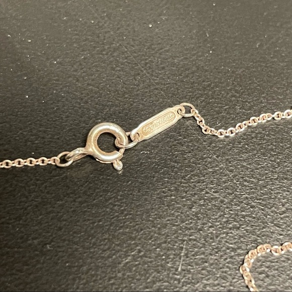 Tiffany& Co Mini Silver Heart Key Charm and Chain - Picture 8 of 9